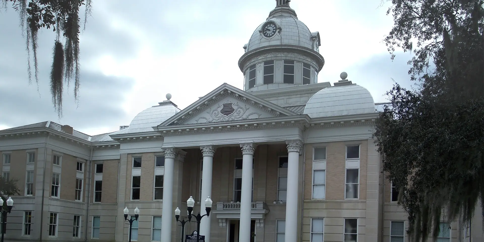The historic courthouse in Bartow, a domed building with white columns under Spanish moss